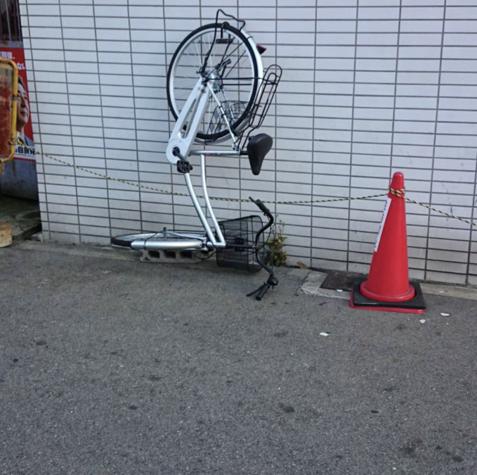 JR塚本駅前にて最新の自転車の止め方教えます