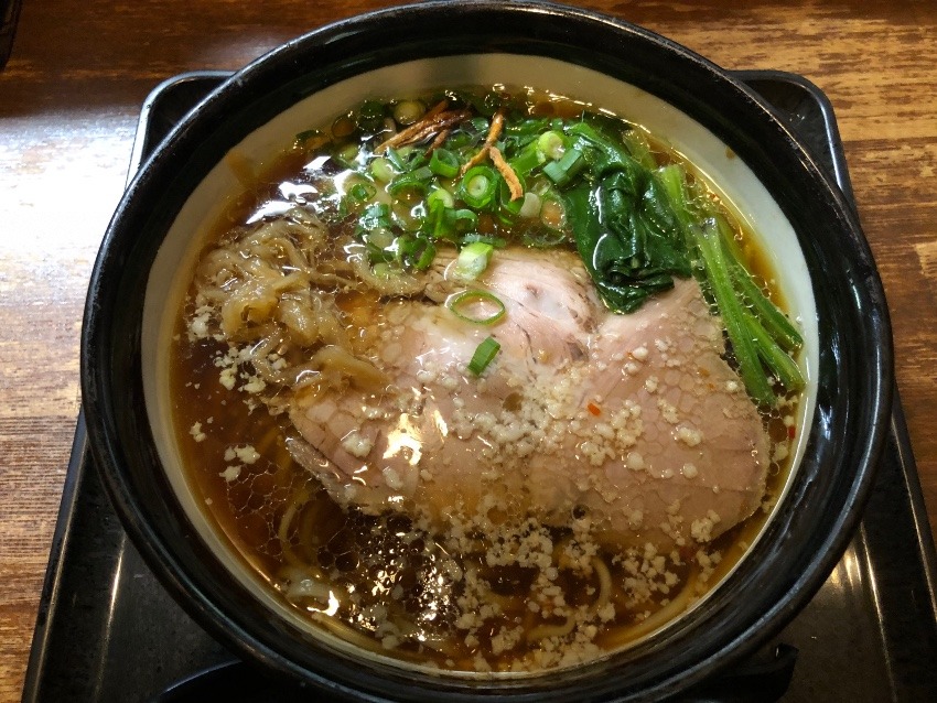 大阪市中央区上本町西に鶏と魚介のスープが特徴の麺乃家🍜